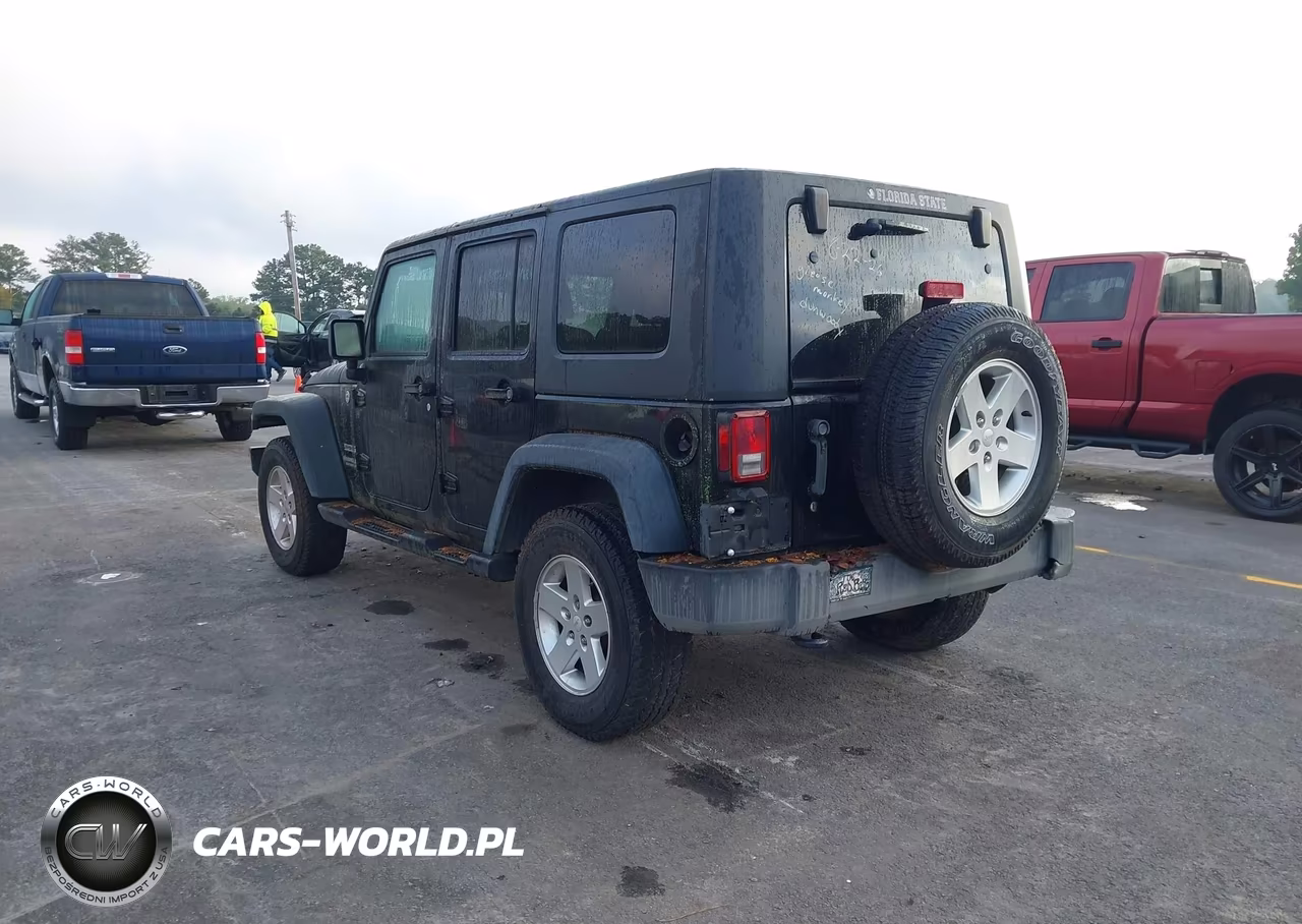 2010 Jeep Wrangler Unlimited Sport VIN:1J4BA3H18AL184943 - 3