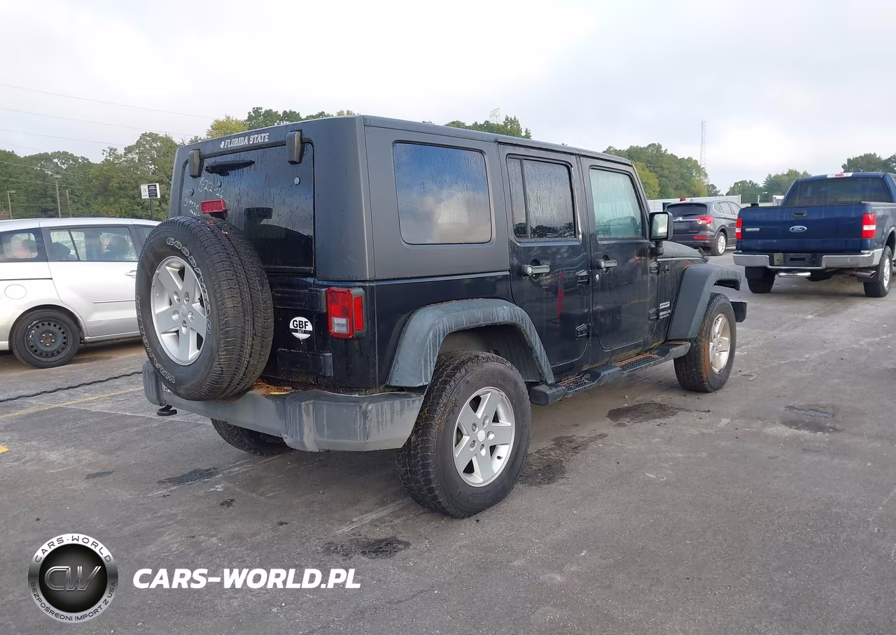 2010 Jeep Wrangler Unlimited Sport VIN:1J4BA3H18AL184943 - 4