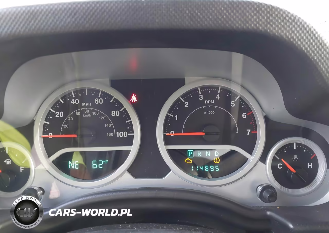 2010 Jeep Wrangler Unlimited Sport VIN:1J4BA3H18AL184943 - 7