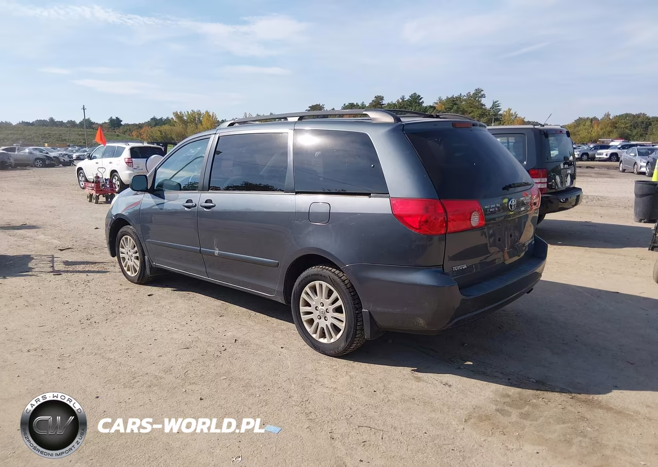 2010 Toyota Sienna Le VIN:5TDJK4CC7AS032342 - 3