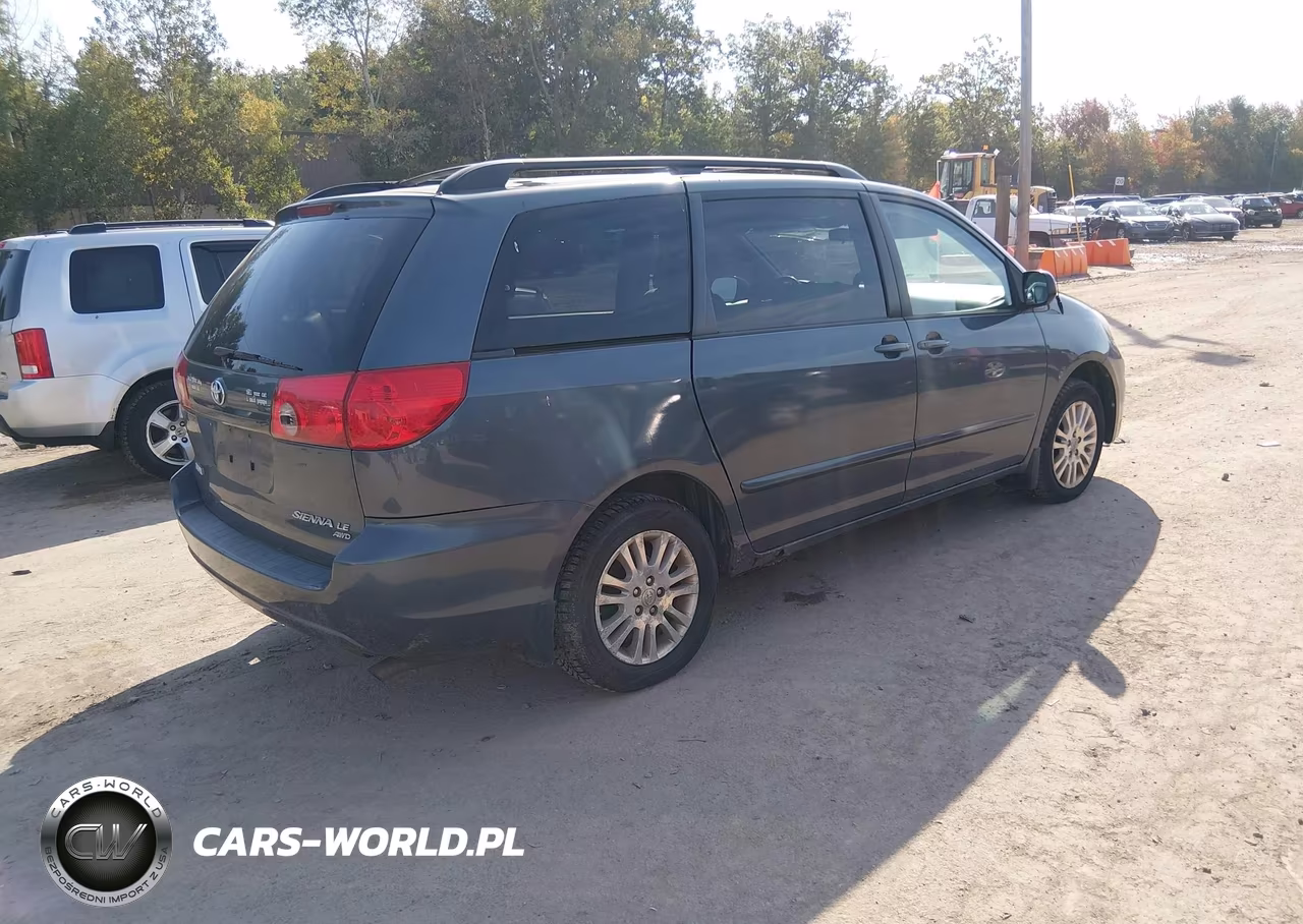 2010 Toyota Sienna Le VIN:5TDJK4CC7AS032342 - 4