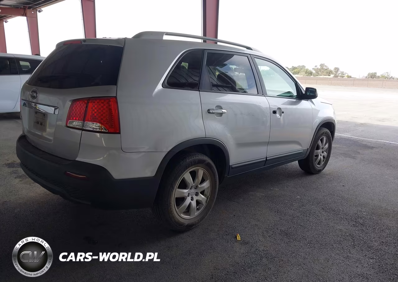 2011 Kia Sorento Lx V6 VIN:5XYKT4A21BG159579 - 4