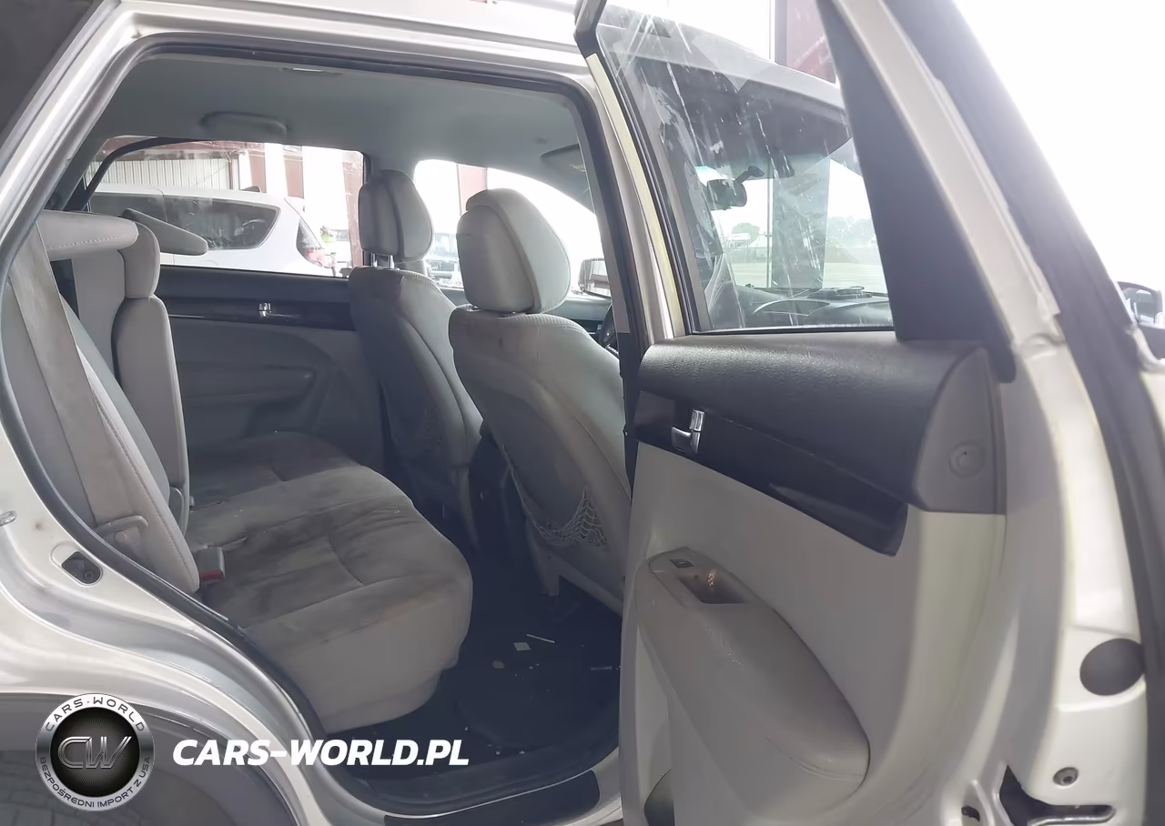 2011 Kia Sorento Lx V6 VIN:5XYKT4A21BG159579 - 8