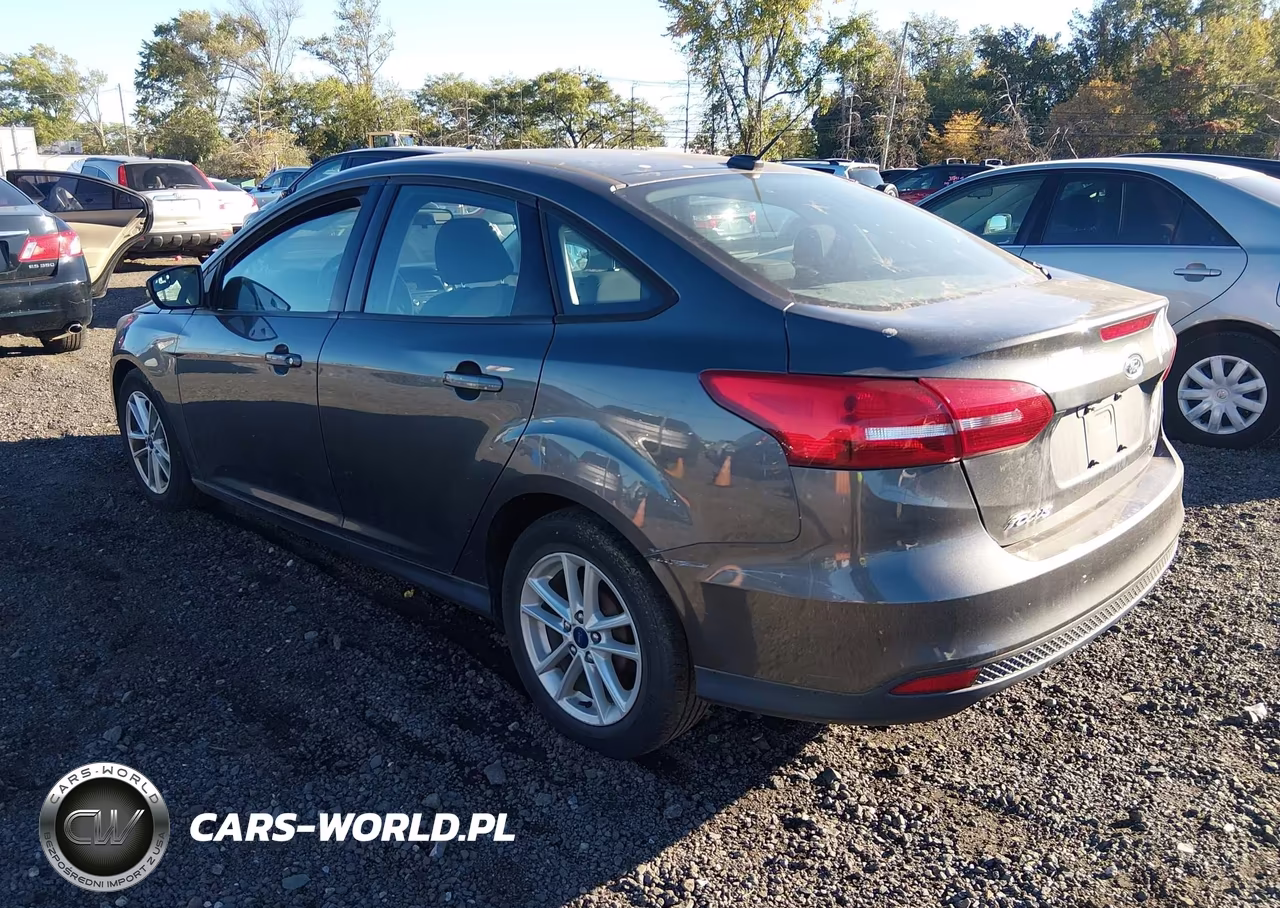 2017 Ford Focus Se VIN:1FADP3F2XHL326508 - 3