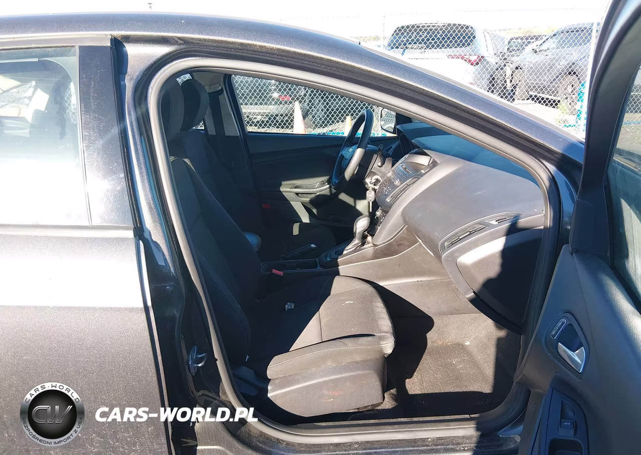 2017 Ford Focus Se VIN:1FADP3F2XHL326508 - 5