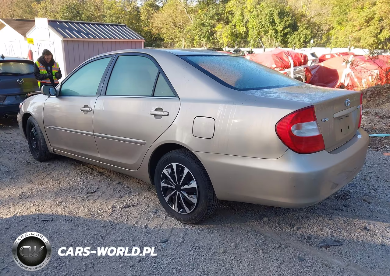 2002 Toyota Camry Xle VIN:4T1BE32K12U632989 - 3