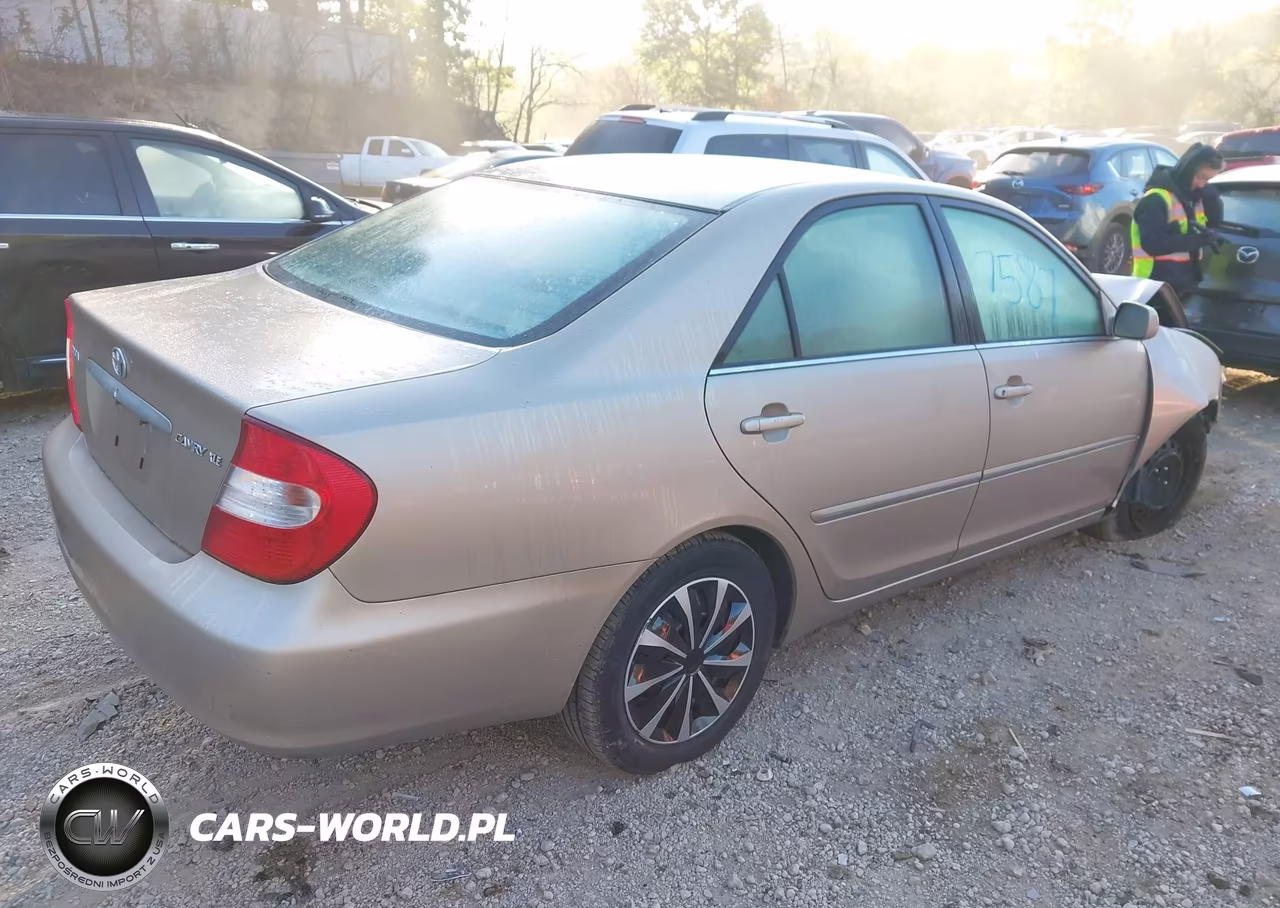 2002 Toyota Camry Xle VIN:4T1BE32K12U632989 - 4