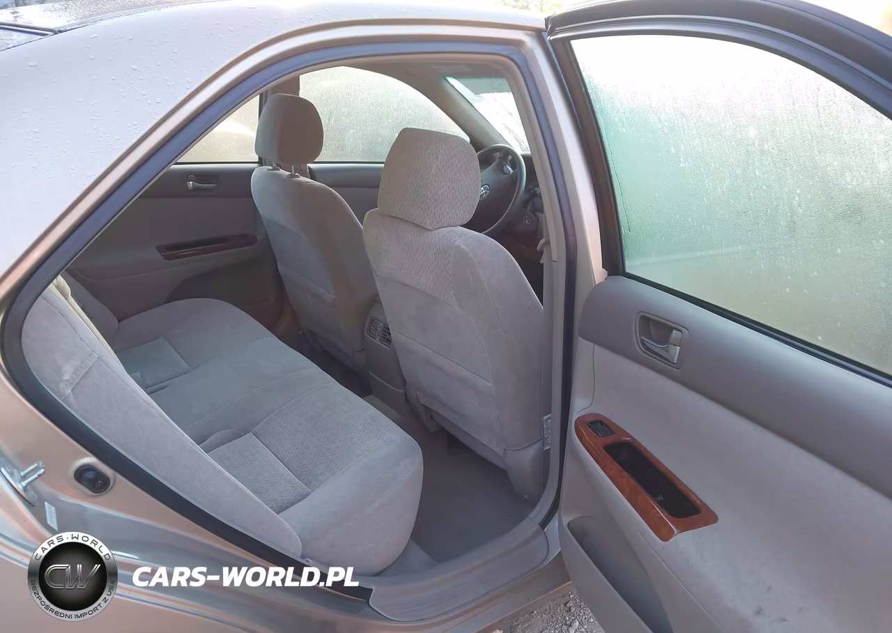 2002 Toyota Camry Xle VIN:4T1BE32K12U632989 - 8