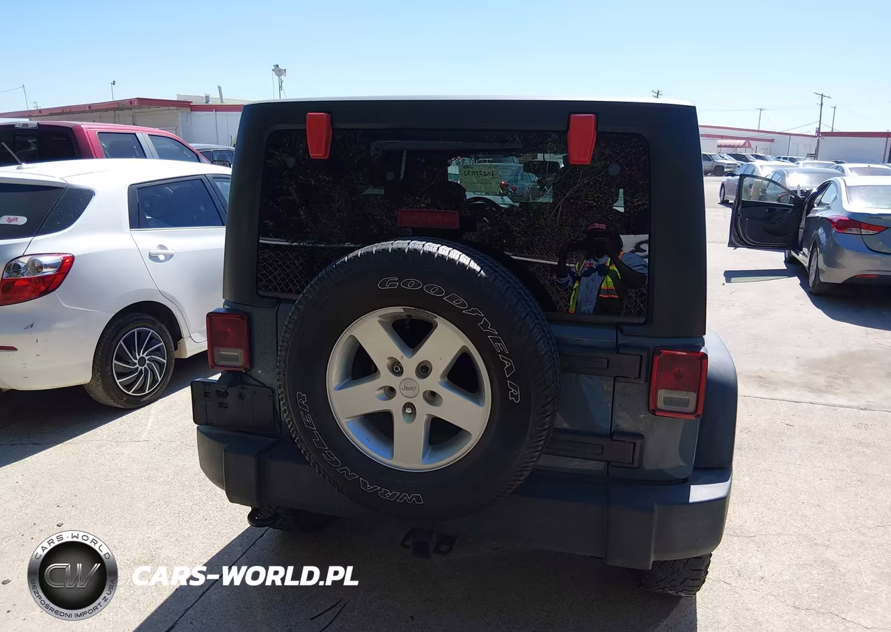 2015 Jeep Wrangler Unlimited Sport VIN:1C4BJWDG5FL537339 - 16