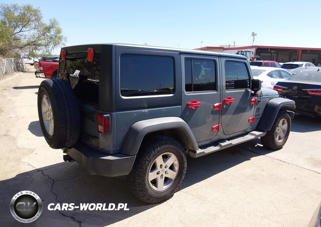 2015 Jeep Wrangler Unlimited Sport VIN:1C4BJWDG5FL537339 - 4