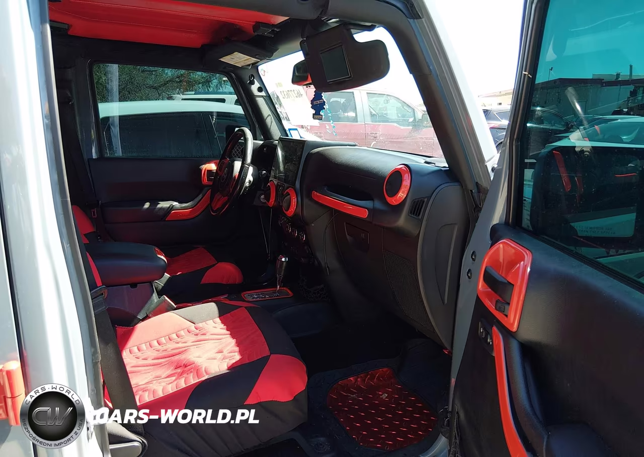 2015 Jeep Wrangler Unlimited Sport VIN:1C4BJWDG5FL537339 - 5