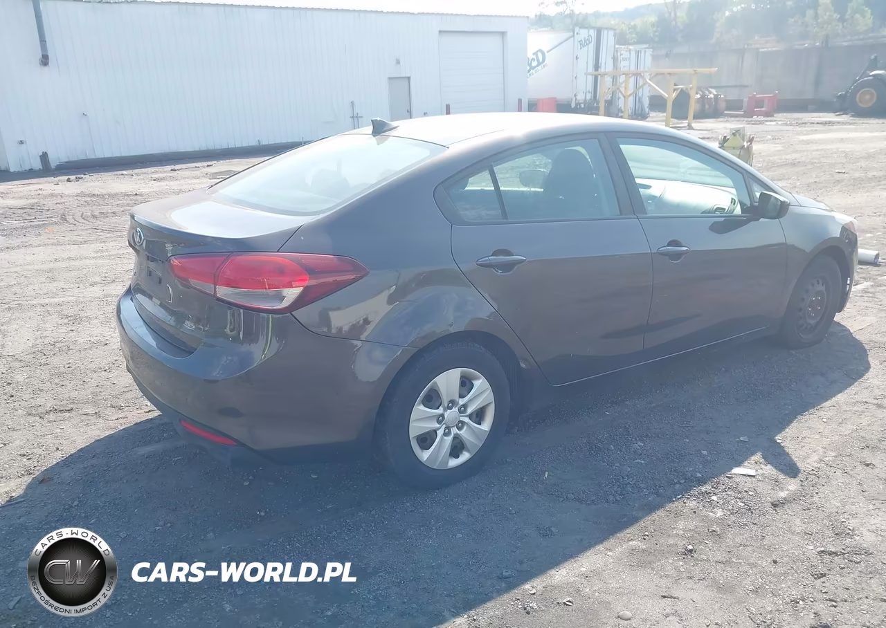 2018 Kia Forte Lx VIN:3KPFK4A73JE204436 - 4