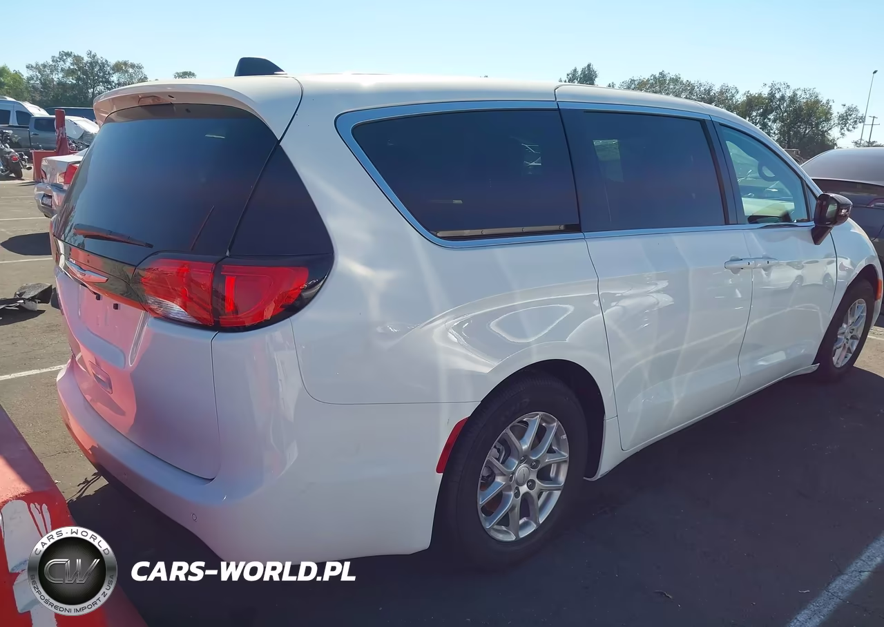 2027 Chry Pacifica VIN:2C4RC1CG8VR582620 - 4