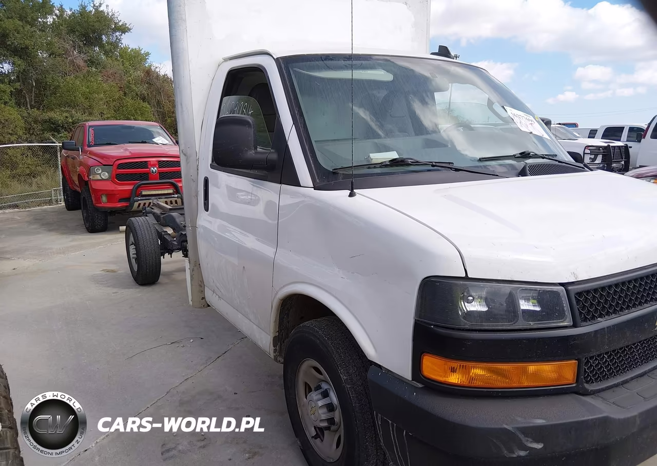 2025 Chevrolet Express Cutaway Work Van VIN:1HA0GSF79SN001385 - 13