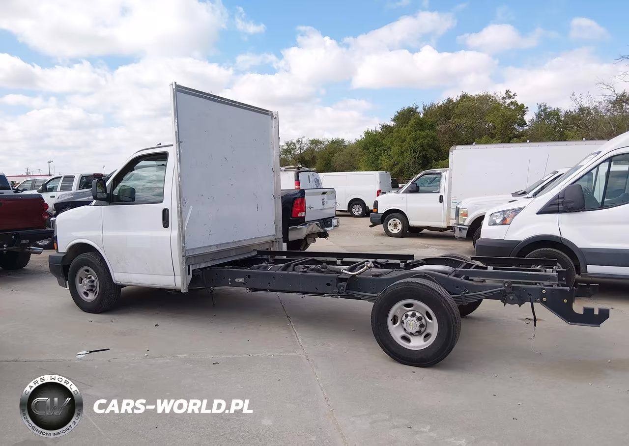 2025 Chevrolet Express Cutaway Work Van VIN:1HA0GSF79SN001385 - 14