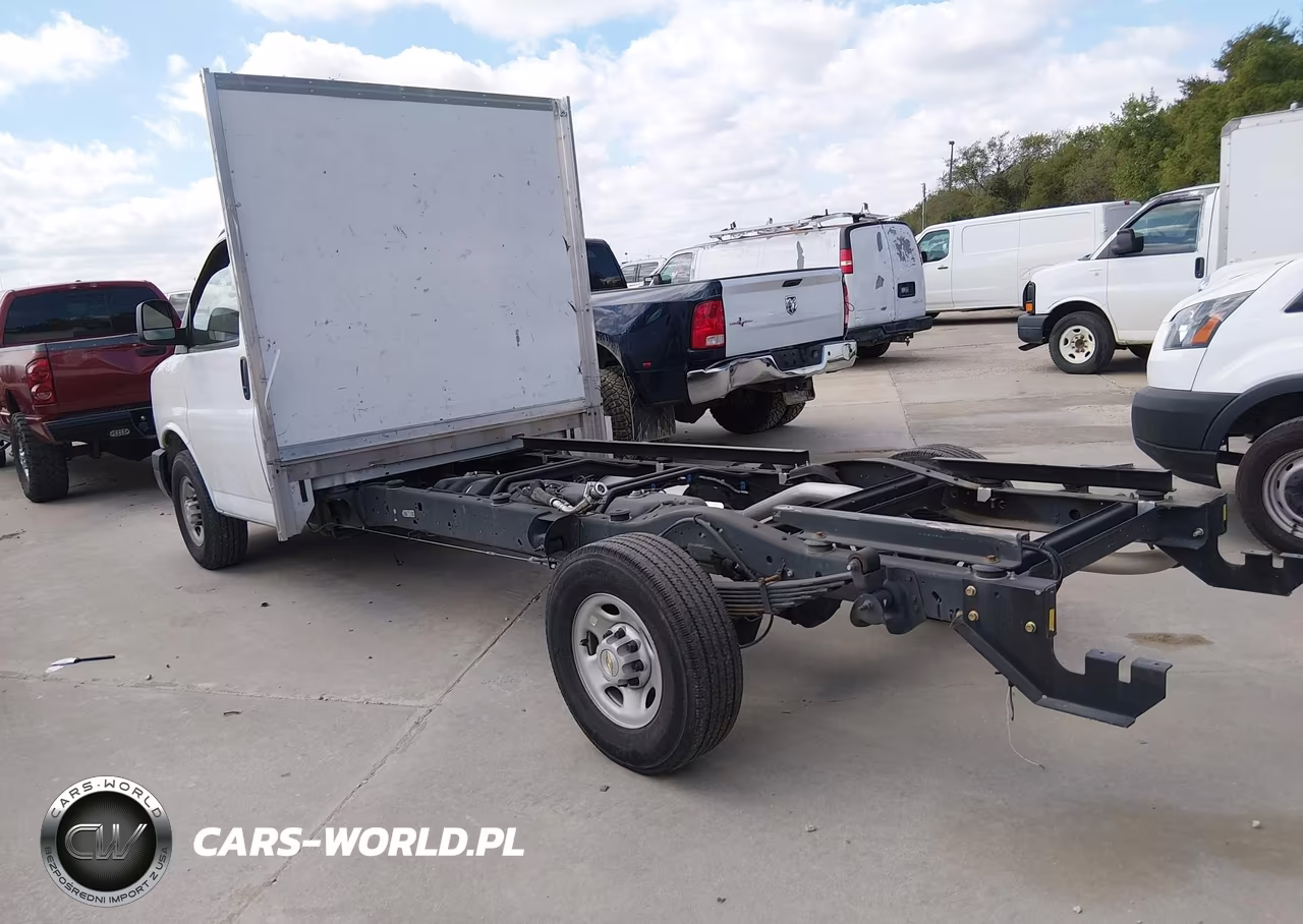 2025 Chevrolet Express Cutaway Work Van VIN:1HA0GSF79SN001385 - 3