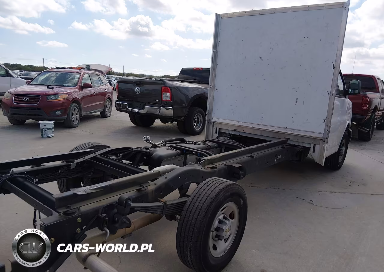 2025 Chevrolet Express Cutaway Work Van VIN:1HA0GSF79SN001385 - 4