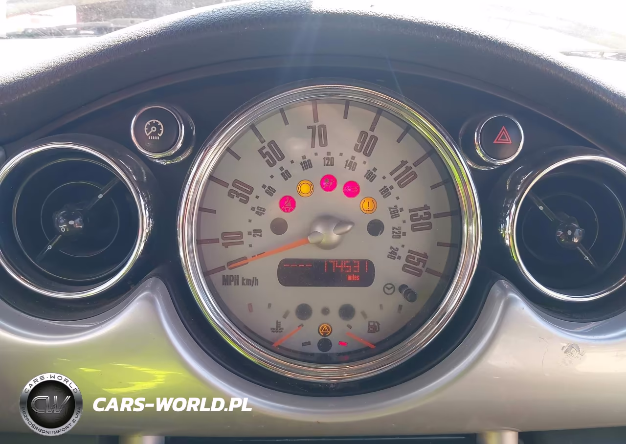 2007 Mini Cooper VIN:WMWRF33527TF66376 - 7