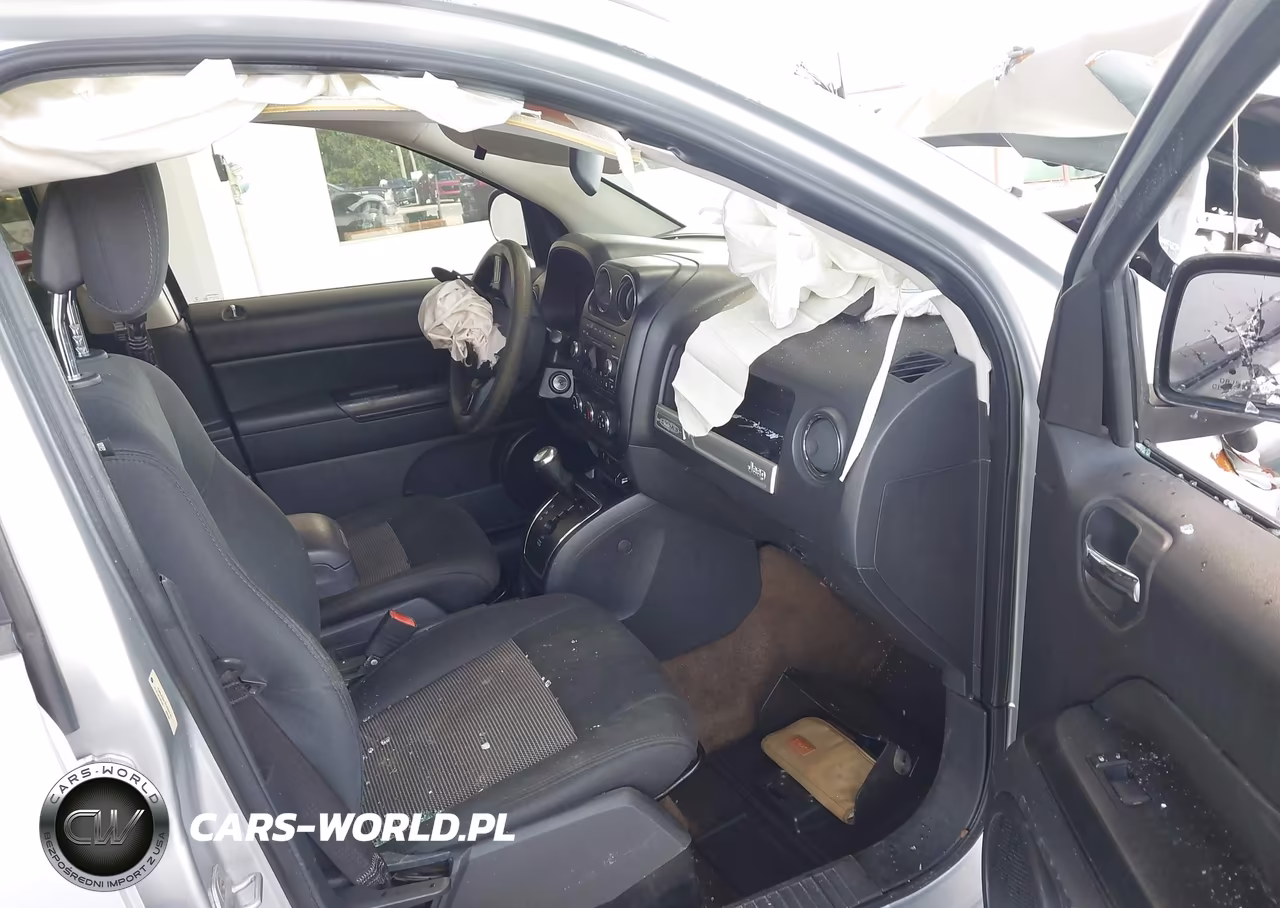 2014 Jeep Compass Sport VIN:1C4NJCBA7ED594743 - 5
