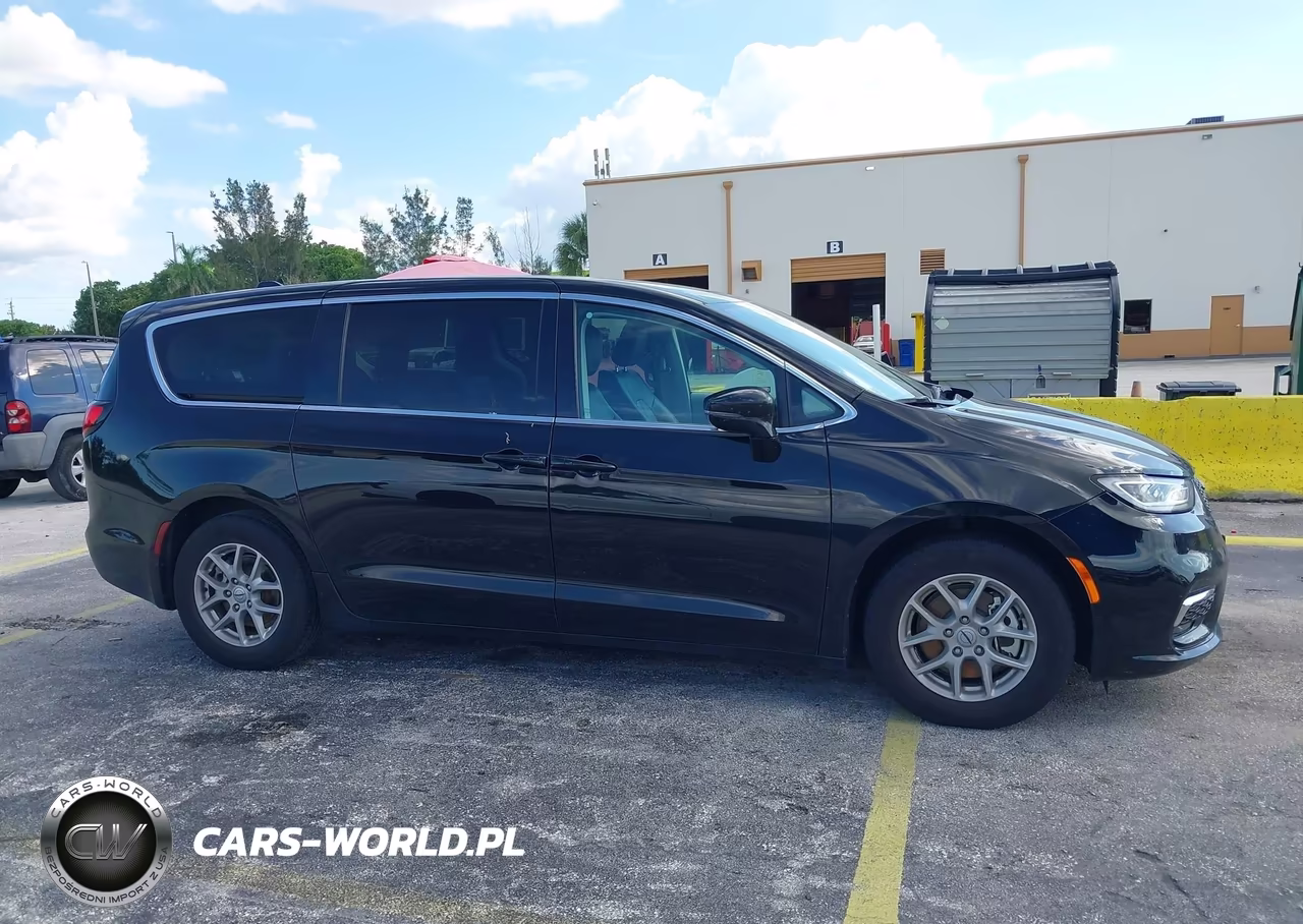 2024 Chrysler Pacifica Touring L VIN:2C4RC1BG3RR148810 - 13