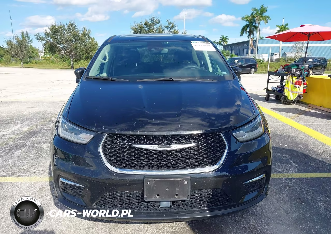 2024 Chrysler Pacifica Touring L VIN:2C4RC1BG3RR148810 - 6