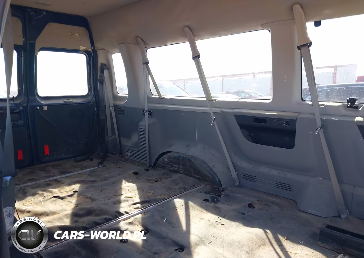 2010 Ford E-350 Super Duty Xl-Xlt VIN:1FBSS3BL2ADA95171 - 8