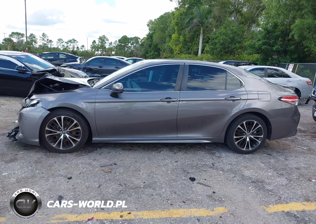2018 Toyota Camry Se VIN:4T1B11HK7JU025565 - 14
