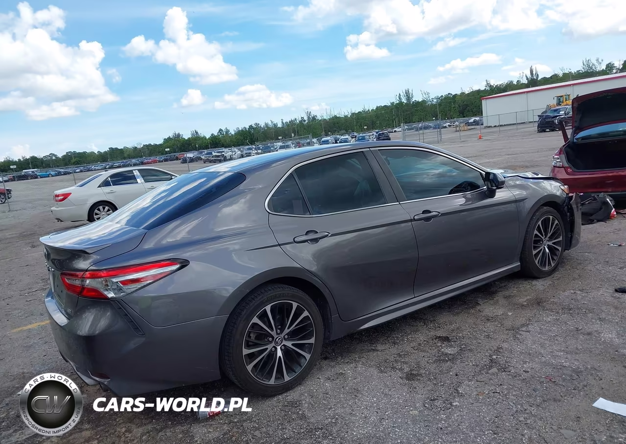 2018 Toyota Camry Se VIN:4T1B11HK7JU025565 - 4