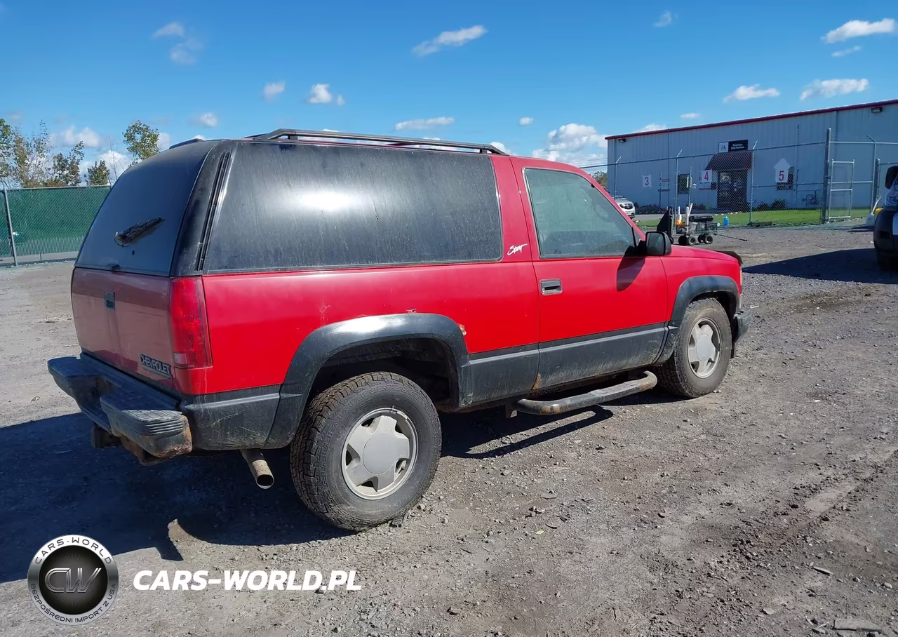 1999 Chevrolet Tahoe VIN:3GNEK18R9XG165972 - 4