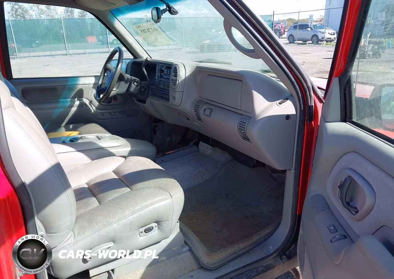 1999 Chevrolet Tahoe VIN:3GNEK18R9XG165972 - 5