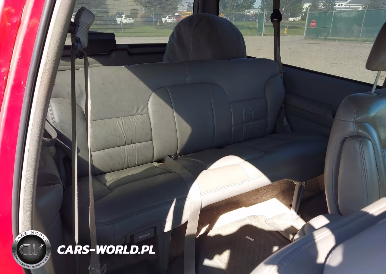 1999 Chevrolet Tahoe VIN:3GNEK18R9XG165972 - 8