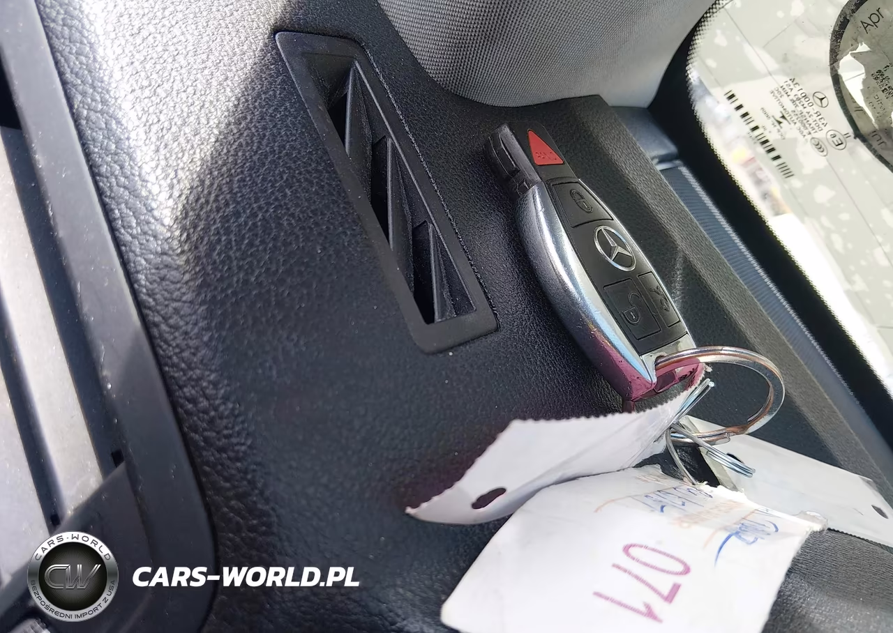 2011 Mercedes-Benz E 550 VIN:WDDKJ7CBXBF084958 - 11