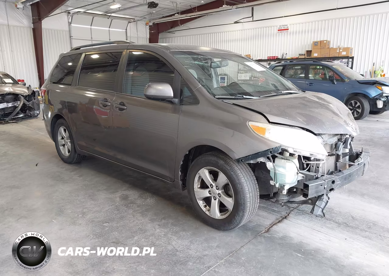 2017 Toyota Sienna Le 8 Passenger