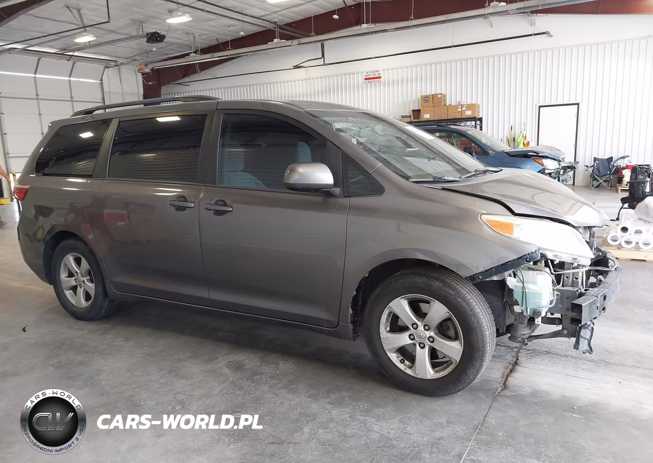 2017 Toyota Sienna Le 8 Passenger VIN:5TDKZ3DCXHS805517 - 14