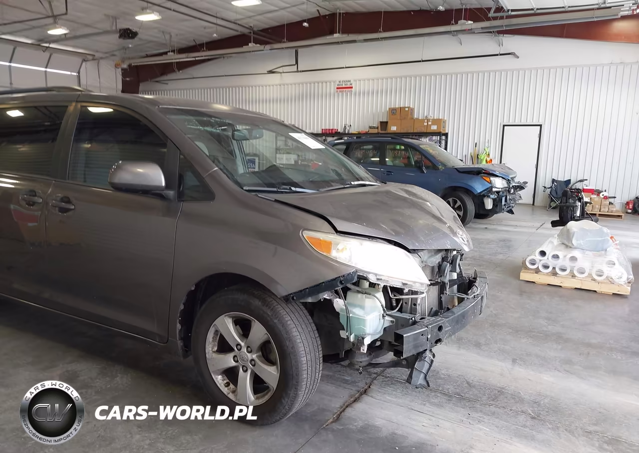 2017 Toyota Sienna Le 8 Passenger VIN:5TDKZ3DCXHS805517 - 19