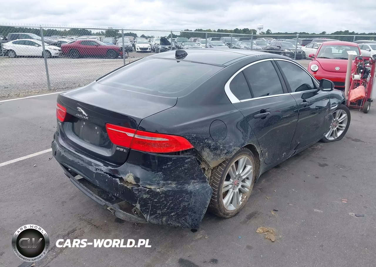 2019 Jaguar Xe 25T Premium VIN:SAJAD4FX1KCP46299 - 4