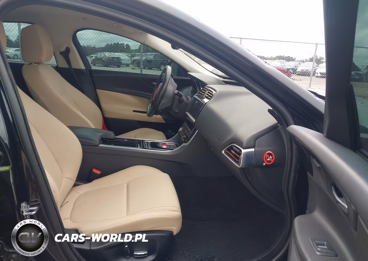 2019 Jaguar Xe 25T Premium VIN:SAJAD4FX1KCP46299 - 5
