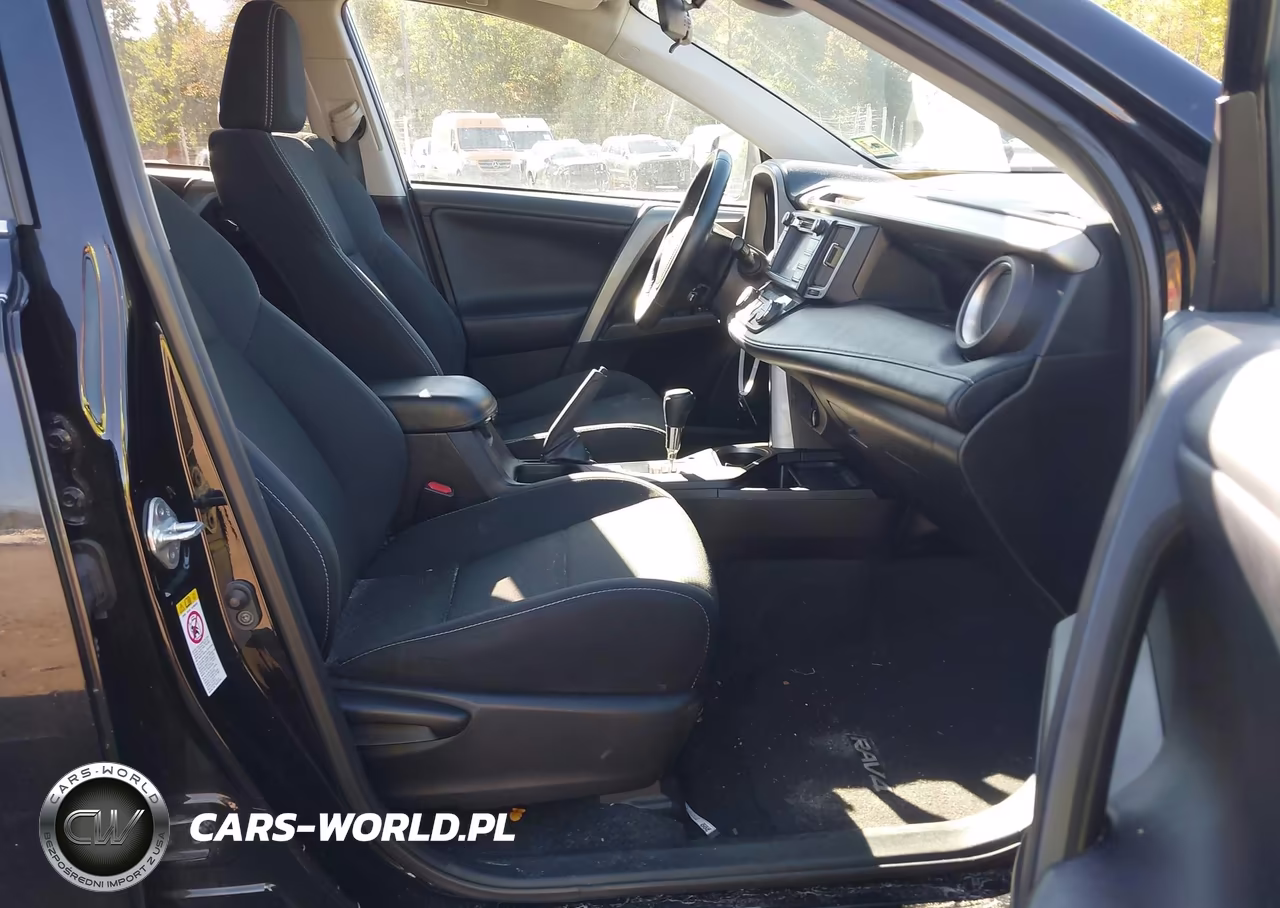 2018 Toyota Rav4 Xle VIN:2T3RFREV6JW824497 - 5