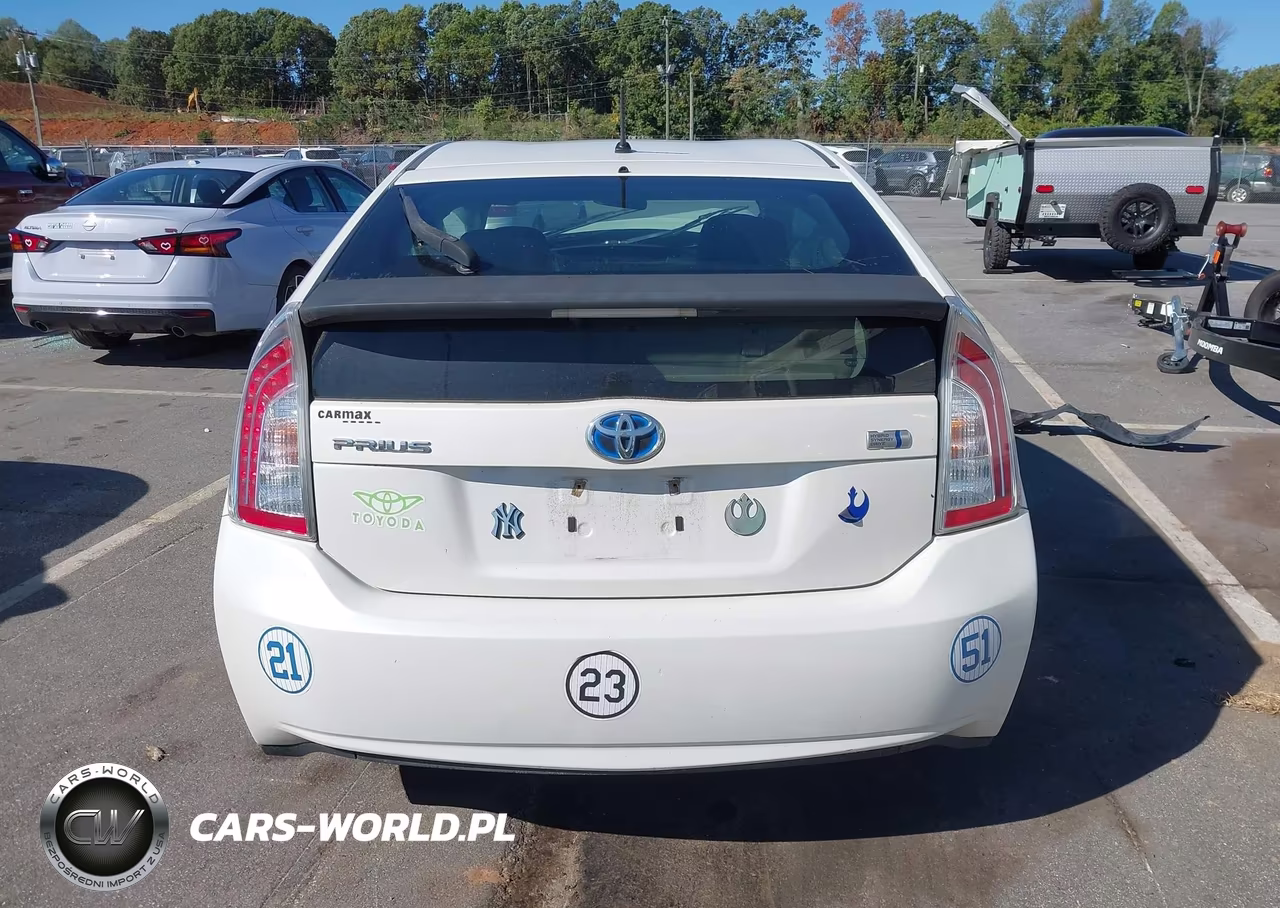 2014 Toyota Prius Two VIN:JTDKN3DUXE0363180 - 15
