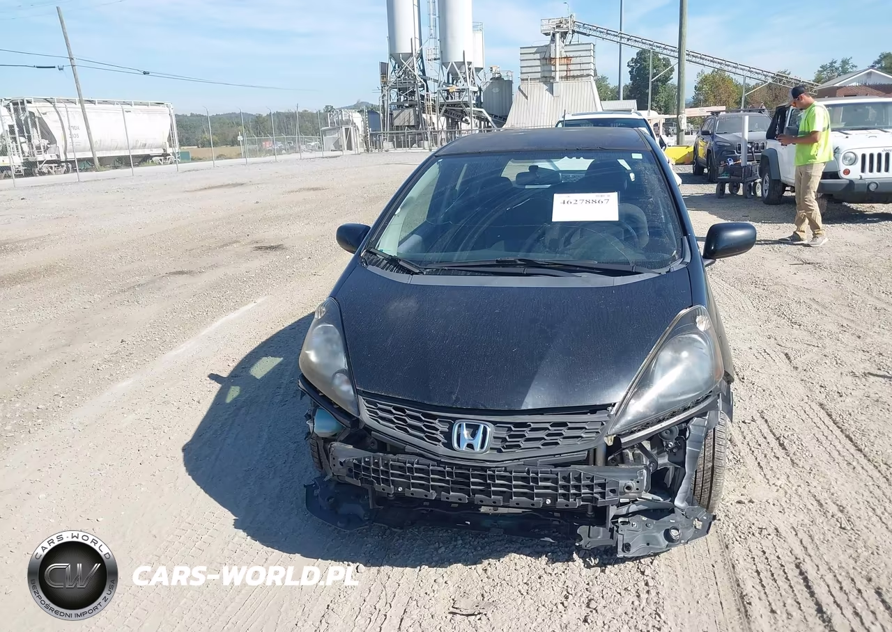 2013 Honda Fit Sport VIN:JHMGE8G57DC060814 - 13