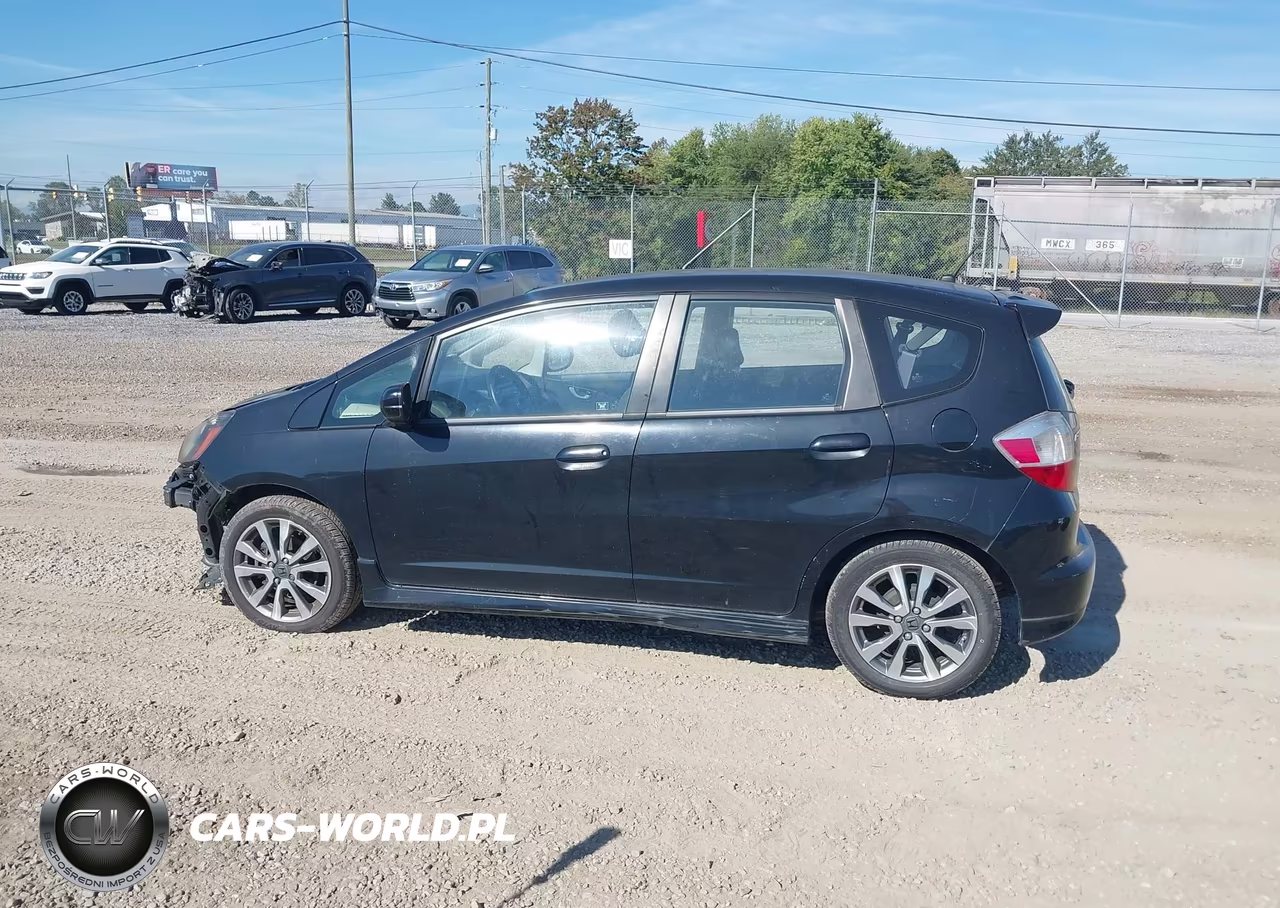 2013 Honda Fit Sport VIN:JHMGE8G57DC060814 - 15