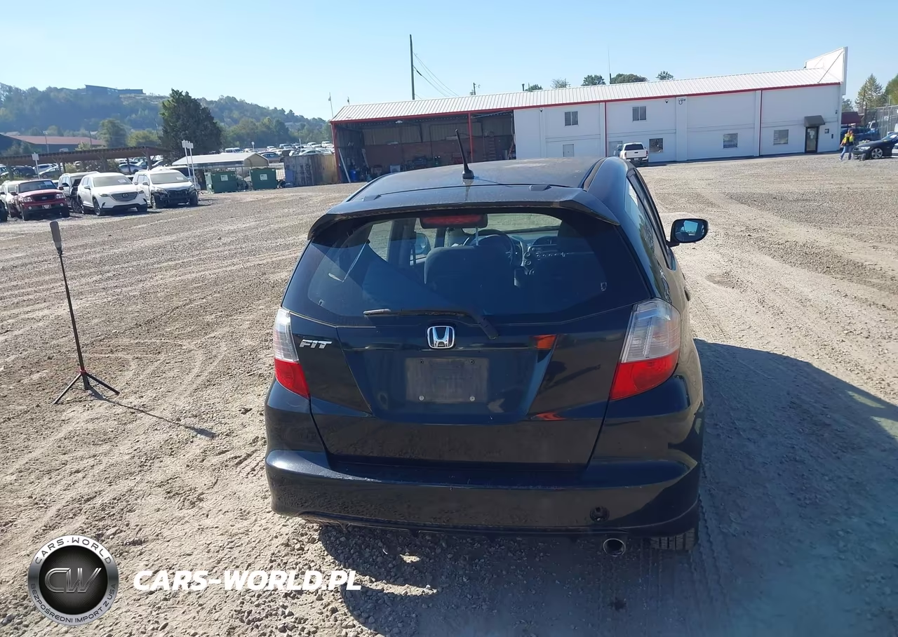 2013 Honda Fit Sport VIN:JHMGE8G57DC060814 - 17