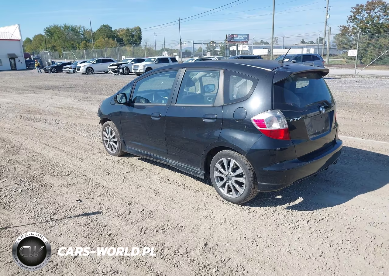 2013 Honda Fit Sport VIN:JHMGE8G57DC060814 - 3