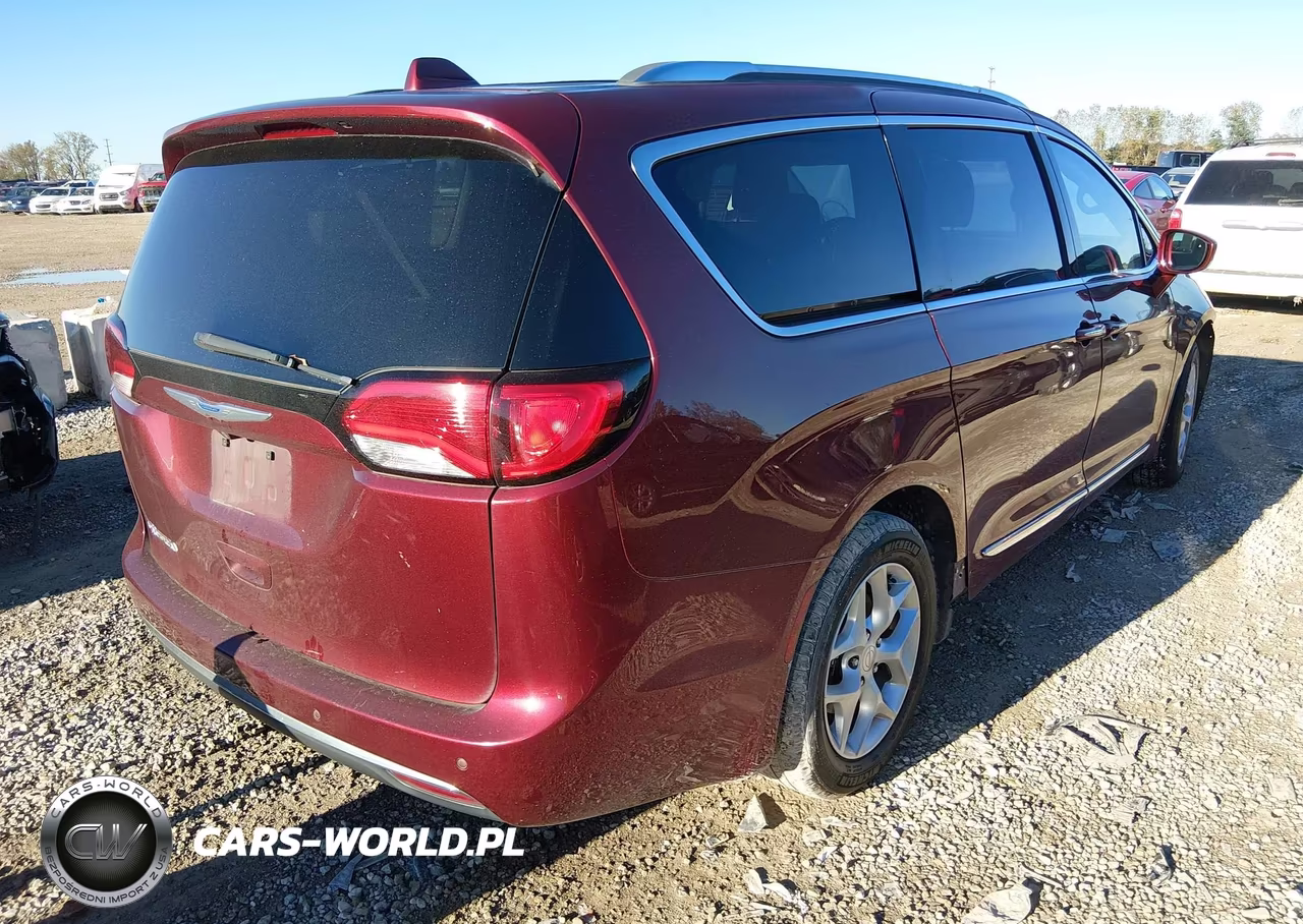 2018 Chrysler Pacifica Touring L VIN:2C4RC1BG3JR104407 - 4