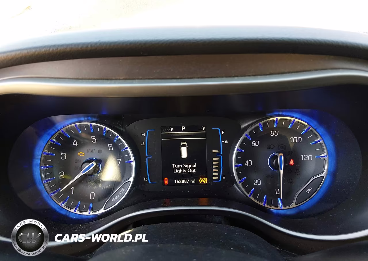 2018 Chrysler Pacifica Touring L VIN:2C4RC1BG3JR104407 - 7