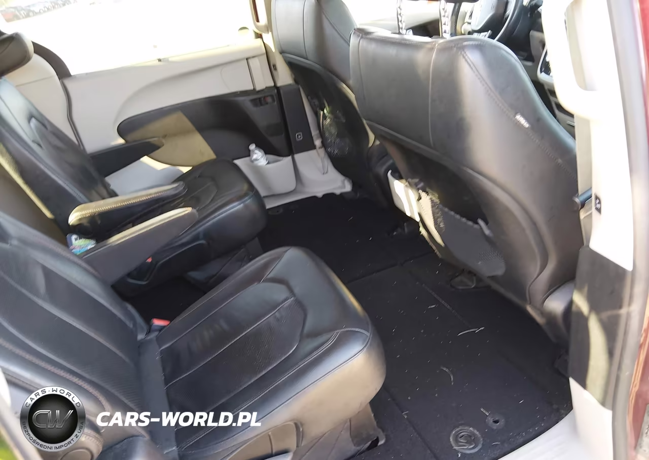 2018 Chrysler Pacifica Touring L VIN:2C4RC1BG3JR104407 - 8