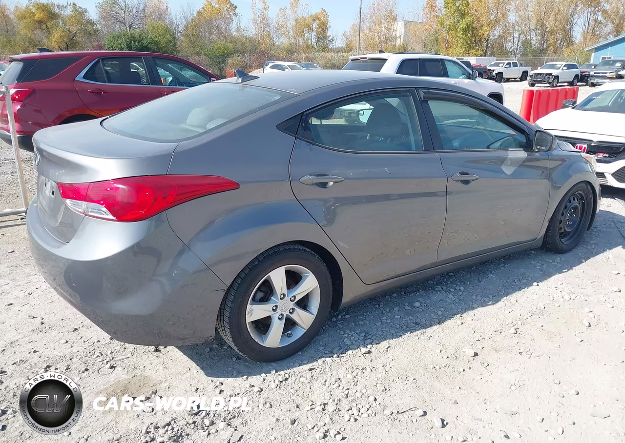 2012 Hyundai Elantra Gls VIN:5NPDH4AE0CH107228 - 4