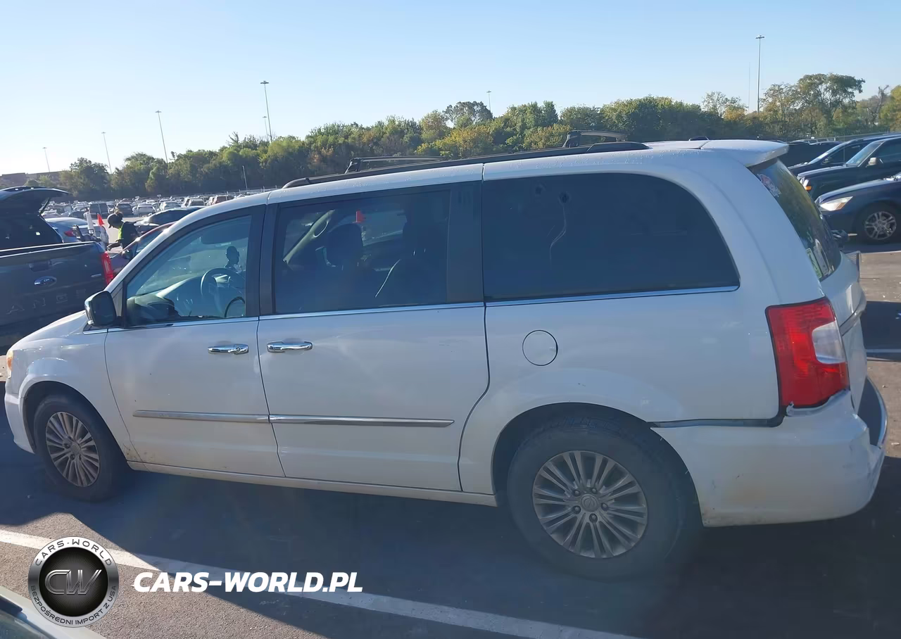 2015 Chrysler Town & Country Touring-L VIN:2C4RC1CGXFR602772 - 14