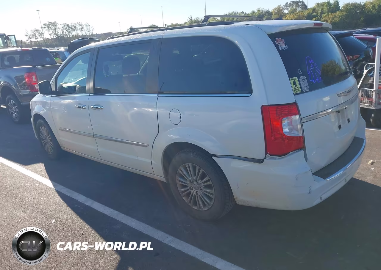 2015 Chrysler Town & Country Touring-L VIN:2C4RC1CGXFR602772 - 3