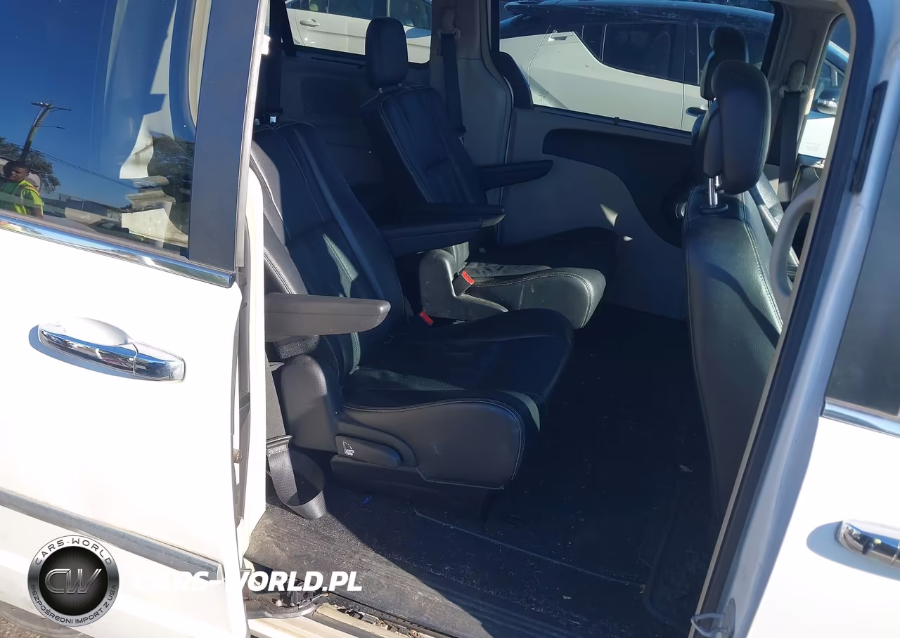 2015 Chrysler Town & Country Touring-L VIN:2C4RC1CGXFR602772 - 8